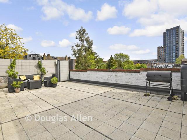 Flat for sale in Greater London