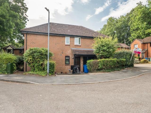 Flat for sale in St Marks, Maidenhead