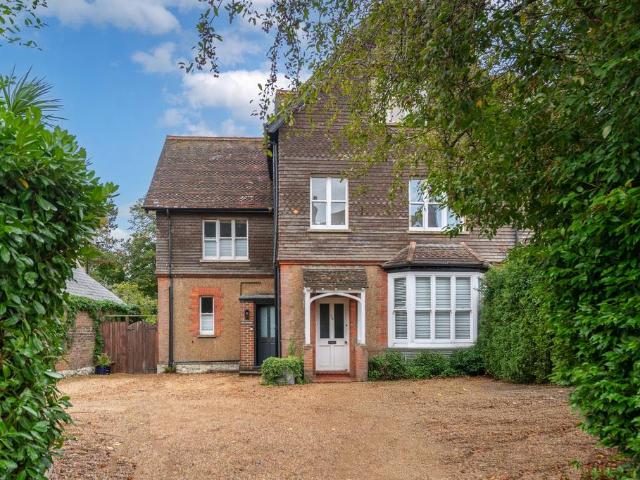Flat for sale in Red Hill, Surrey