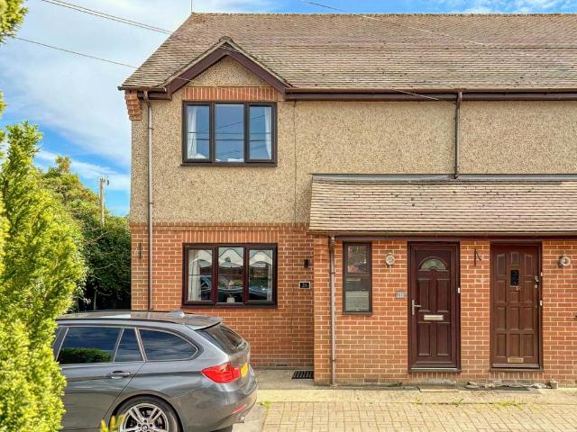 Flat for sale in Berrick Salome, Oxfordshire