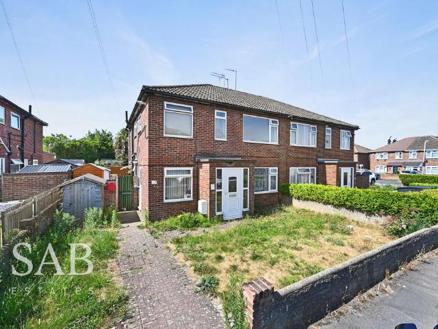 Flat for sale in Yeading, Greater London