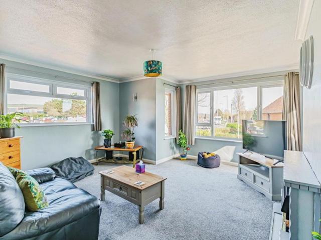 Flat for sale in Worthing, West Sussex