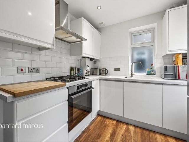 Flat for sale in The Wrythe, Greater London
