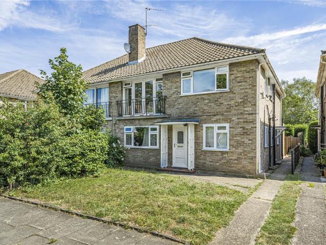Flat for sale in Hampton Wick, Greater London