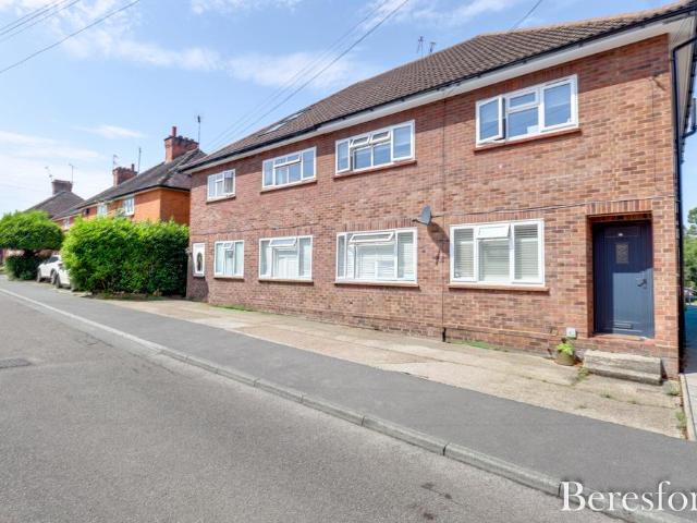 Flat for sale in Navestock Side, Essex