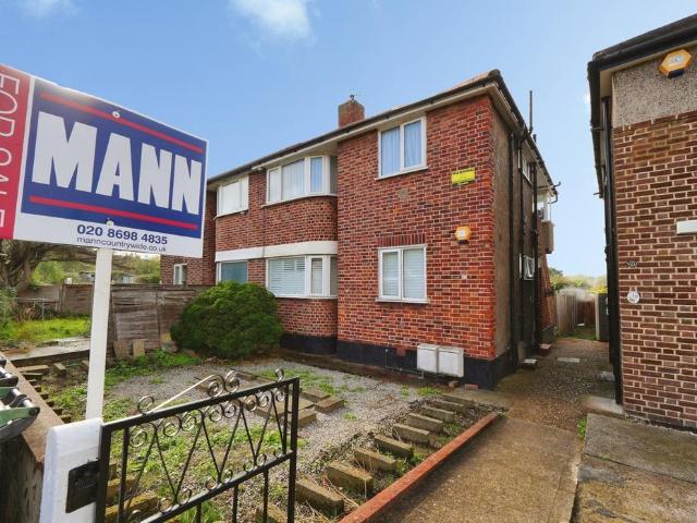 Flat for sale in Bellingham, Greater London