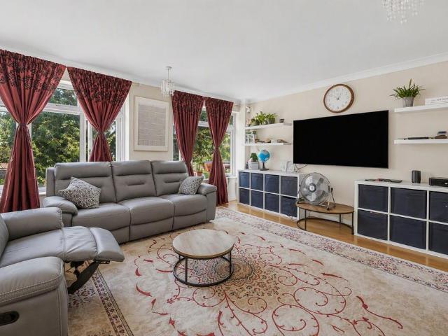 Flat for sale in London Borough of Croydon, Thornton Heath
