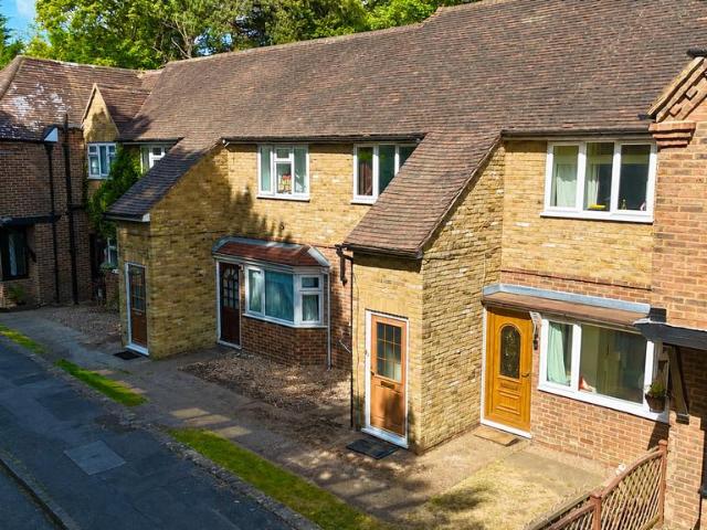 Flat for sale in Old Dean, Heol-las