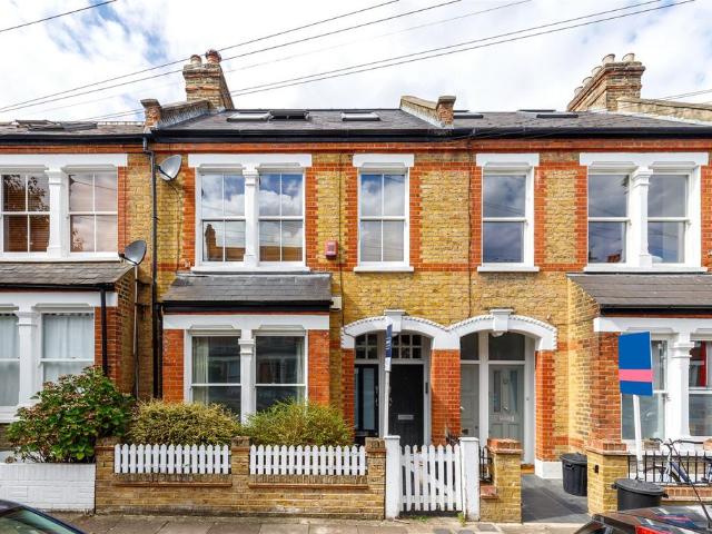 Flat for sale in Southfields, Greater London