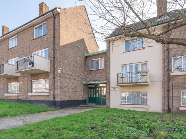 Flat for sale in London Borough of Croydon, Thornton Heath