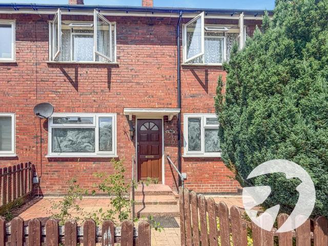 Flat for sale in Middle Park, Greater London