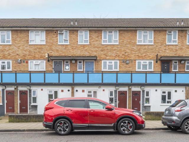 Flat for sale in West Norwood, Greater London