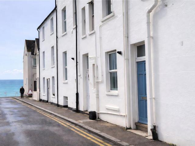 Flat for sale in Golden Valley, Folkestone