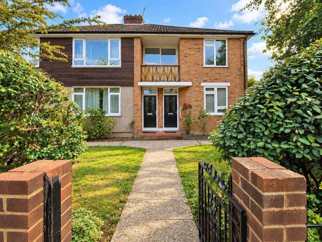 Flat for sale in Royal Borough of Kingston upon Thames, Greater London