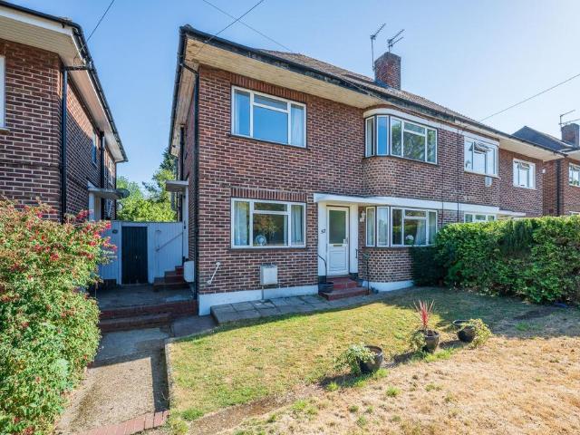 Flat for sale in London Borough of Croydon, Shirley