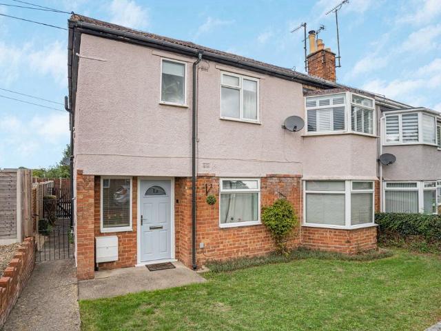 Flat for sale in Lynworth, Cheltenham