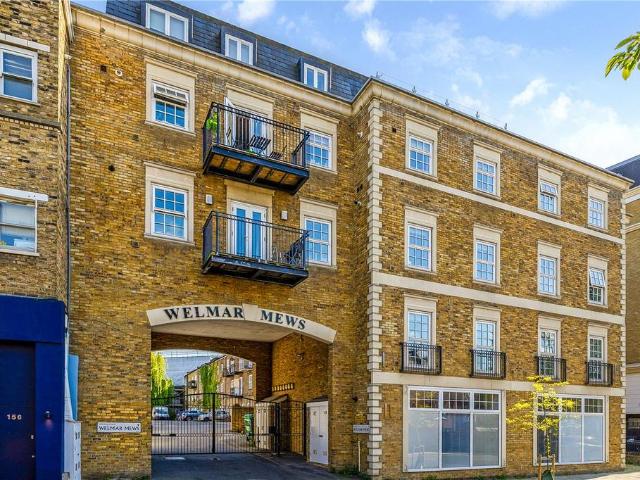 Flat for sale in Clapham, Greater London