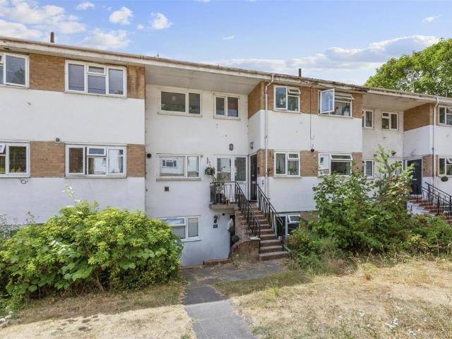 Flat for sale in Totteridge, Cressex
