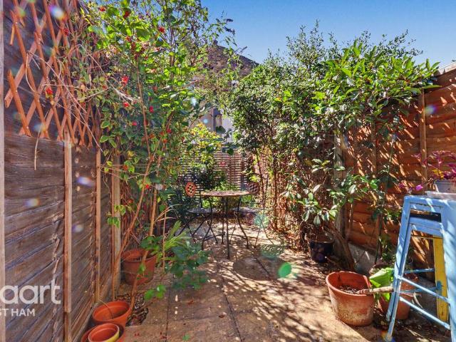 Flat for sale in Little Ilford, Greater London