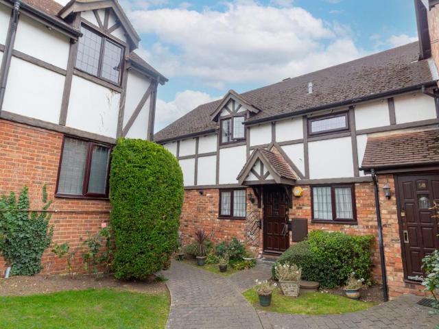 Flat for sale in The Hale, Greater London