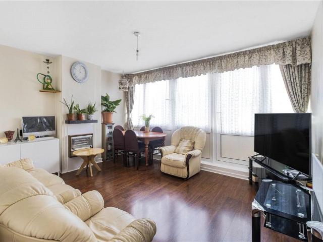 Flat for sale in Bromley-by-Bow, Limehouse