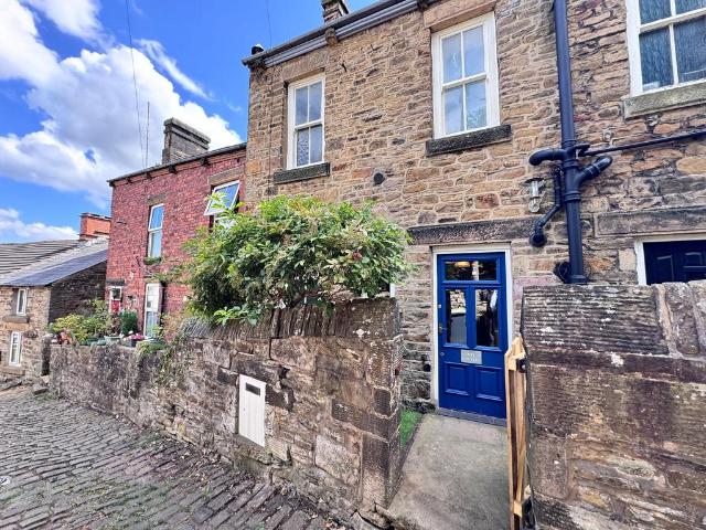 Flat for sale in Wash, Charlesworth