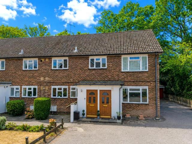 Flat for sale in Fleet, Hart