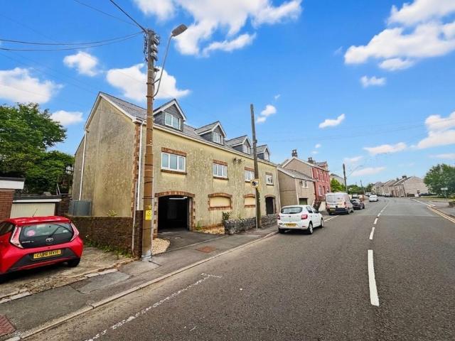 Flat for sale in Tir-y-dail, Ammanford