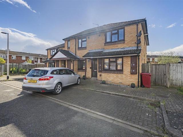 Flat for sale in Slough
