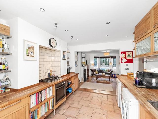 Flat for sale in London Borough of Southwark, Greater London