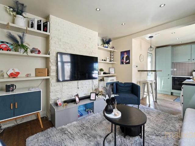 Flat for sale in London Borough of Croydon, Thornton Heath