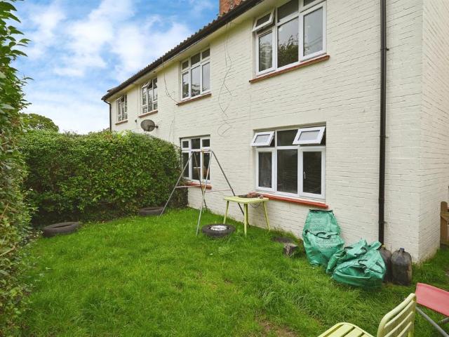 Flat for sale in Shinfield