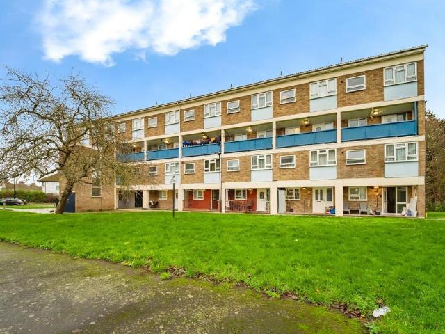 Flat for sale in London Borough of Ealing, Greater London