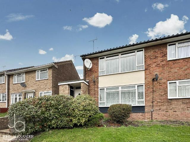 Flat for sale in Fordham Heath, Essex