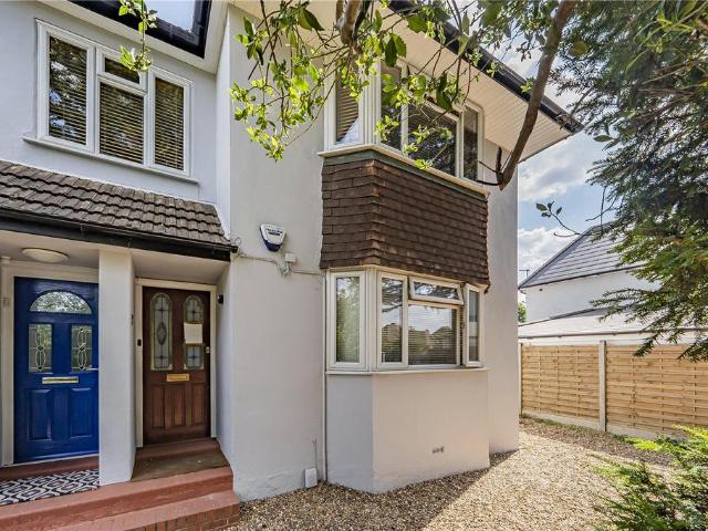 Flat for sale in New Malden, Greater London
