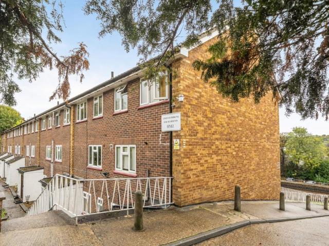 Flat for sale in High Wycombe Community Board, High Wycombe