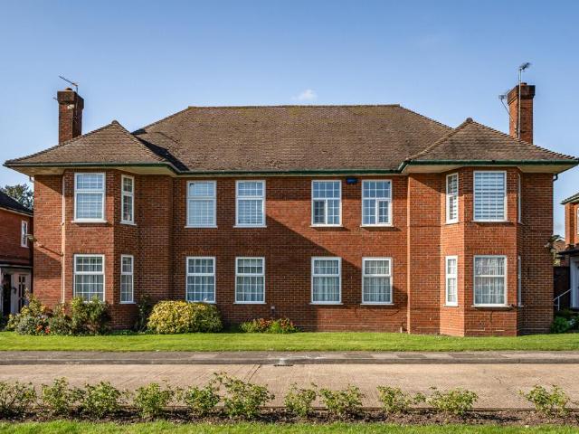 Flat for sale in Cockfosters, Isle Of Man