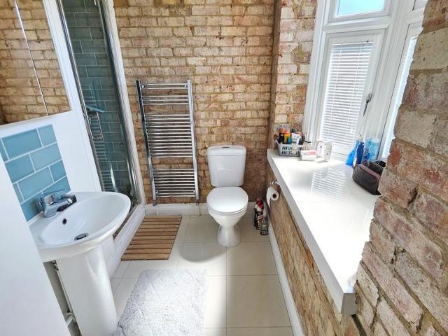 Flat for sale in London Borough of Ealing, Greater London