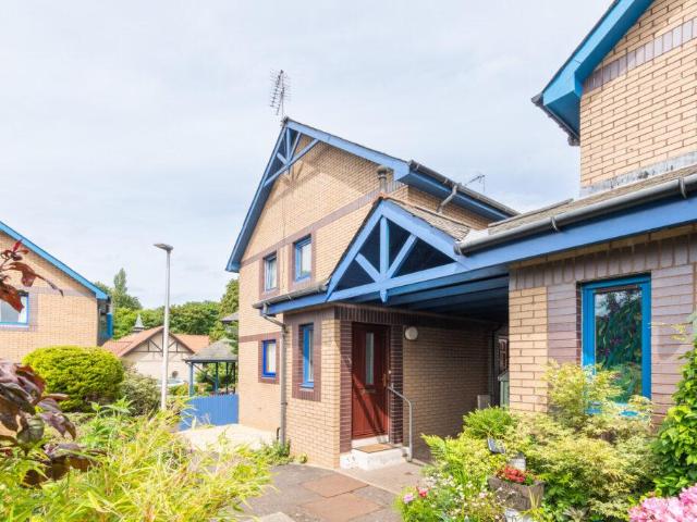 Flat for sale in Eskbank, Scotland
