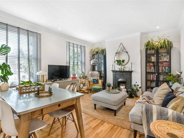 Flat for sale in Bellenden, Greater London