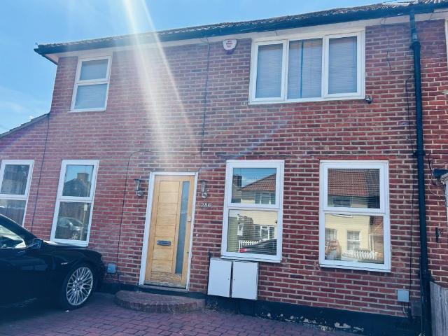 Flat for sale in Mottingham, Greater London