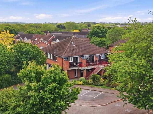 Flat for sale in Bowers Gifford, Essex