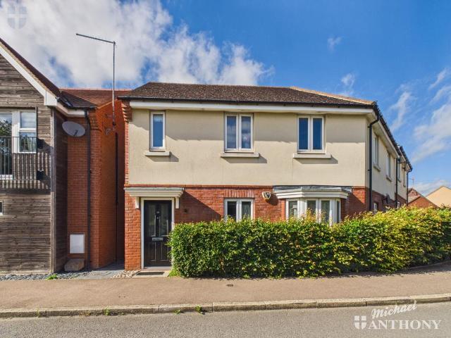 Flat for sale in Berryfield, Buckinghamshire