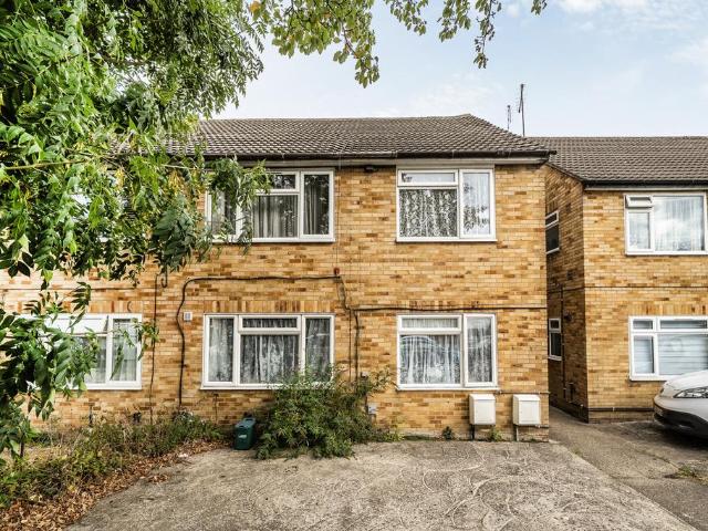 Flat for sale in London Borough of Ealing, Greater London
