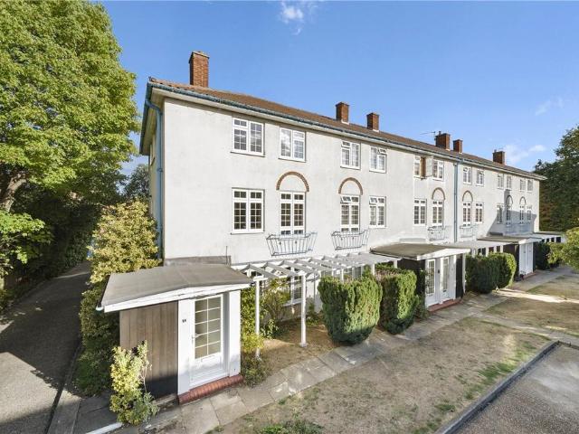Flat for sale in Royal Borough of Kingston upon Thames, Greater London