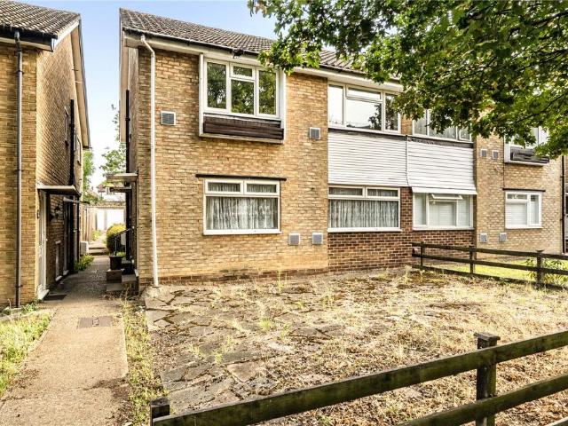 Flat for sale in Royal Borough of Kingston upon Thames, Greater London