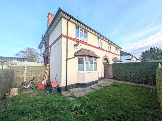 Flat for sale in London Borough of Hounslow, Feltham