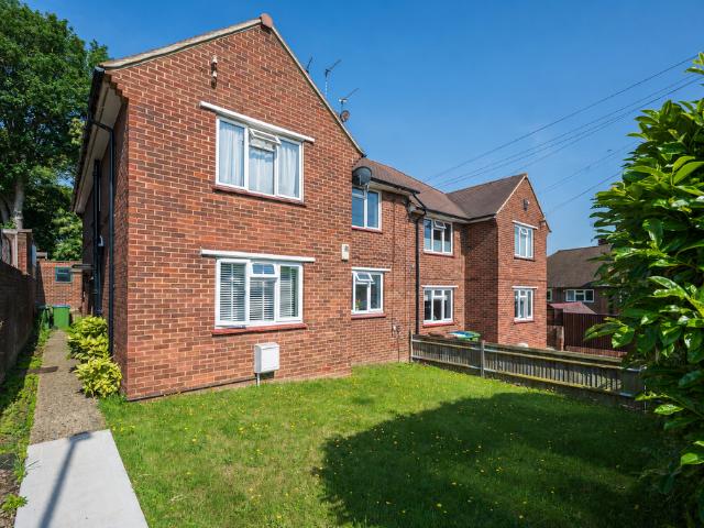 Flat for sale in Barnehurst, Greater London