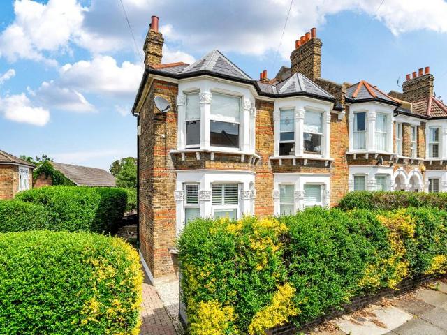 Flat for sale in London Borough of Lewisham, Greater London