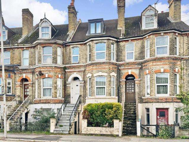 Flat for sale in Folkestone